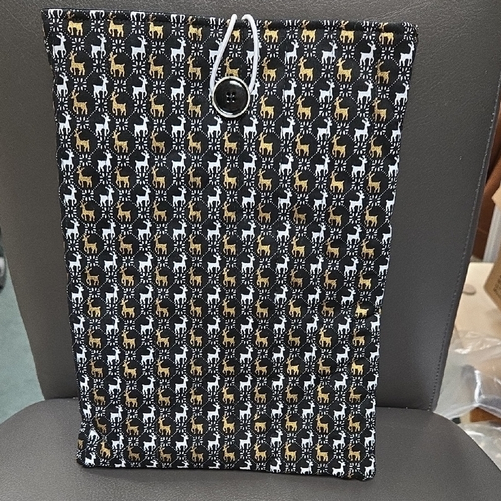 Crafty & Posh Handmade Reindeer Pattern Book/Tablet Sleeve